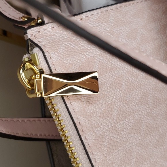 🎉HP🎉Michael Kors 💘NWT💘 Freya Pink Large Open Tote!💘💘💘 - Picture 16 of 17